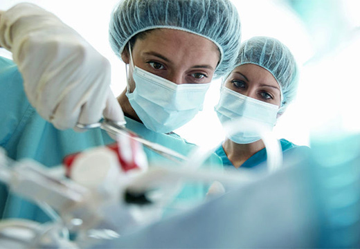 врачи на операции